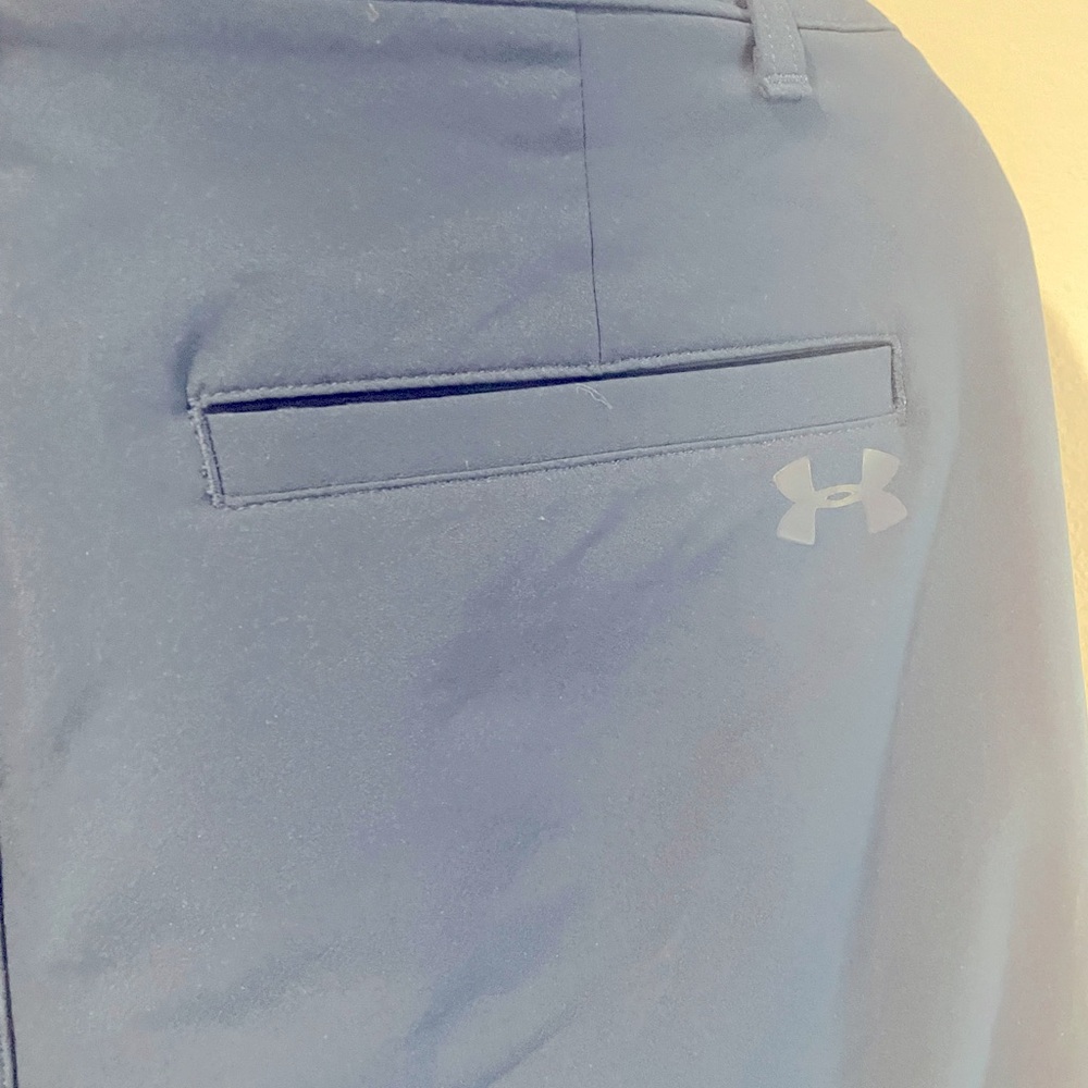 Under Armour size 34/32 golf pants.